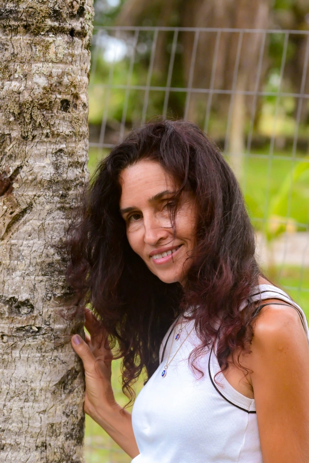 Belkis Rodríguez en un entorno natural